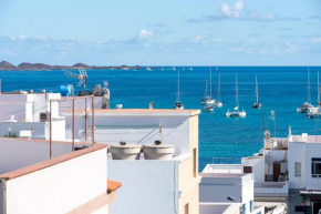 Cozy Studio for Solo Traveller or Young Couple with Stunning View to the Ocean